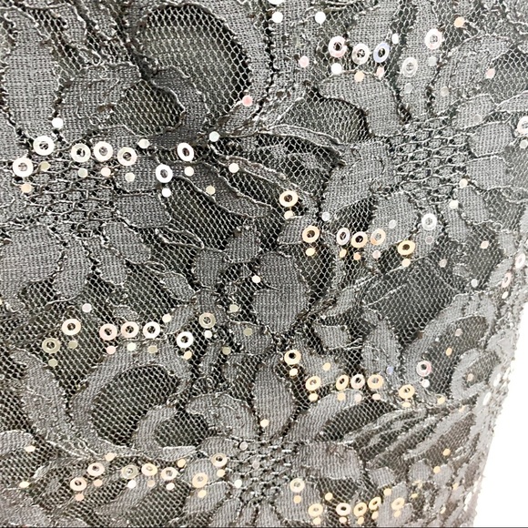 Stunning Form Fitting City Triangles Dress - Picture 8 of 14